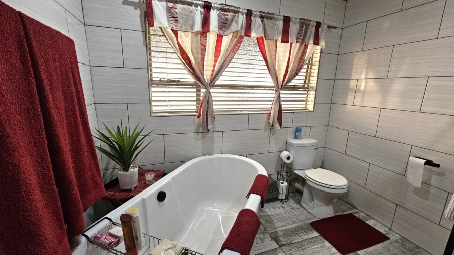 4 Bedroom Property for Sale in Ifafi North West